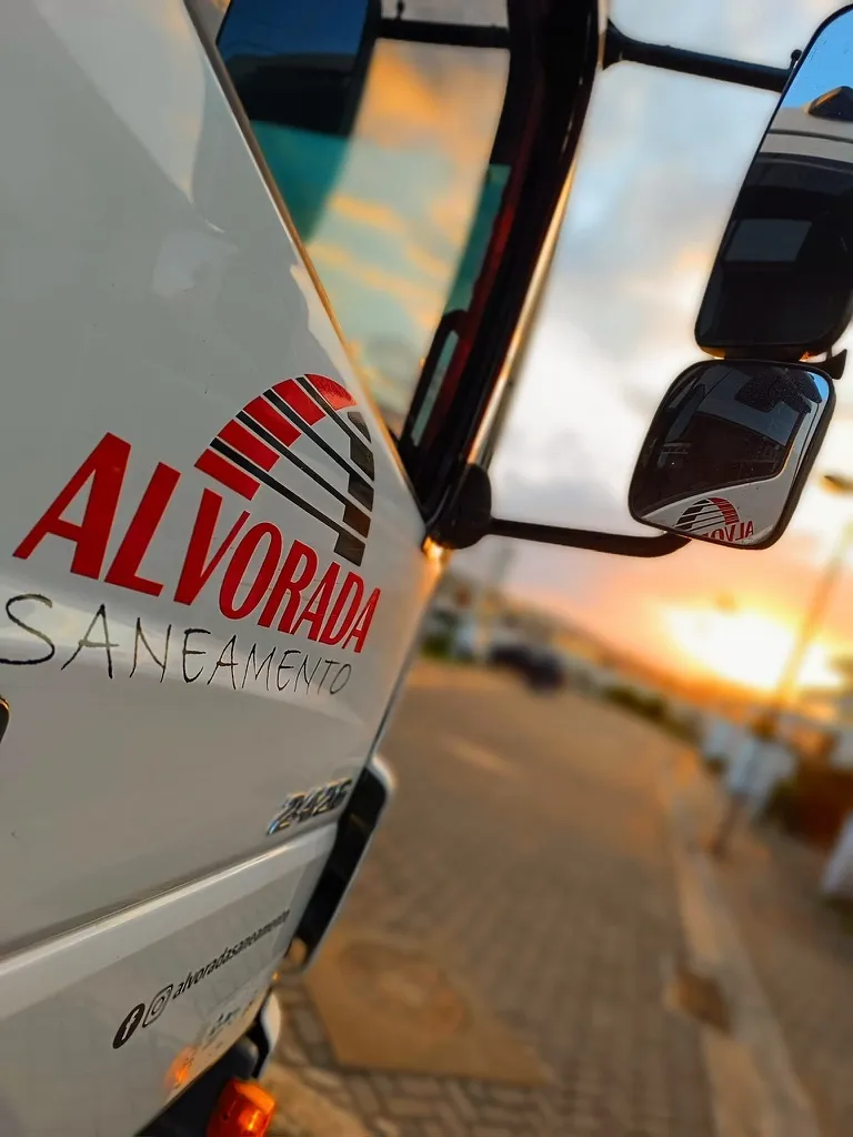 Caminhão auto vácuo da frota Alvorada Saneamento